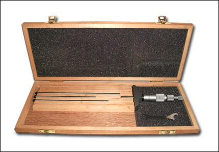 Depth micrometer with rods