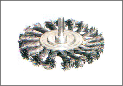Circular brush with shaft with twisted knots wire 