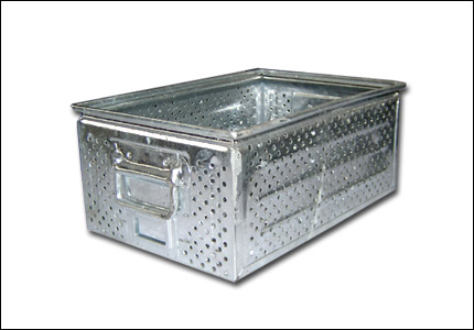 Superposable drilled metal container
