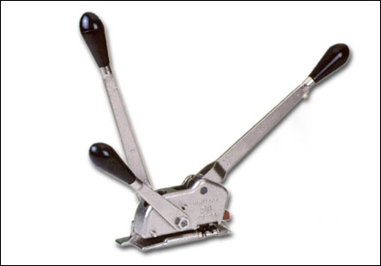 Manual strap stretcher for steel strap 